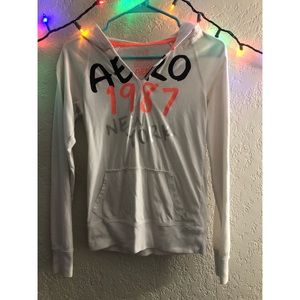White Aeropostale sweatshirt